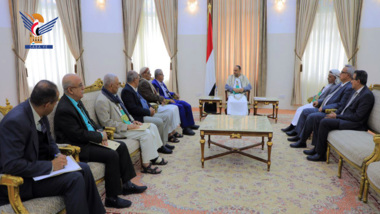 Le Président Al-Mashat informe le Conseil politique et les présidents de parlement et ministres de l'évolution des consultations