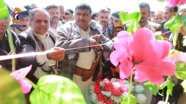 Le gouverneur de Marib inaugure une exposition de photos de martyrs dans le district d'Al-Jubah