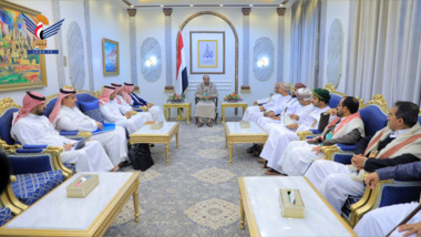 Le président Al-Mashat reçoit les délégations omanaise et saoudienne au palais républicain de Sanaa