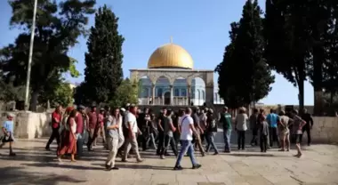 Des colons 'israéliens' prennent d'assaut la mosquée Al-Aqsa sous la protection de la police ennemie