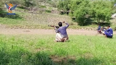 Hajjah... una maniobra para los graduados de una serie de cursos militares en el campo de la gobernación