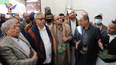 Le président Al-Mashat visite la Grande Mosquée et un certain nombre de monuments historiques de la vieille ville de Sanaa