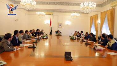 President chairs meeting in sector of services, social solidarity