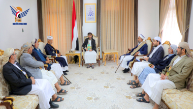 Al-Mashat rencontre  le mufti du Yémen et des Oulémas yéménites