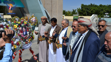 Le président du Conseil de la Choura, le vice-président Al-Durra et plusieurs membres du Conseil visitent le mausolée du président Samad