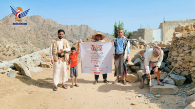 Inspecter l'avancement des travaux sur les projets d'initiative communautaire dans le domaine des routes à Qabbaytah, Lahj