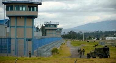 15 killed in clashes inside prison in Ecuador