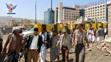 Inspecter les travaux de restauration et d'entretien d'un certain nombre de rues du  dans la capitale, Sanaa