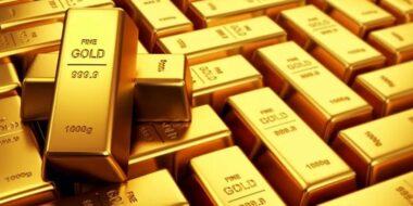 Anstieg der Goldpreise unterstützt durch schwachen Dollar und erwartete Zinssenkungen