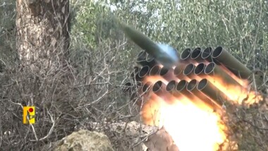 Hisbollah zielt mit spezifischen Raketen auf Konzentrationen feindlicher Soldaten am Standort Al-Abad und auf den Al-Qabaa-Höhen