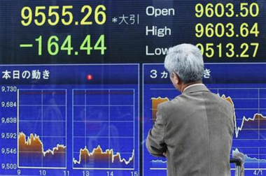 Japanese stock indices fall in morning trading on Tokyo Stock Exchange