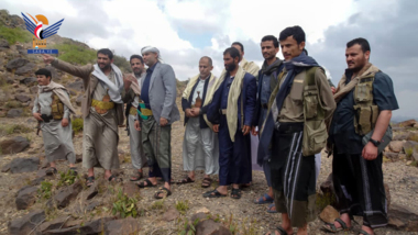 Le président Al-Mashat visite la ville de Taiz et le Front Al-Barah