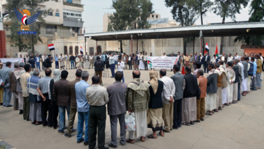 وقفة بوزارة الإدارة المحلية تنديدا بالعدوان الصهيوني على منشآت وأعيان مدنية بالحديدة