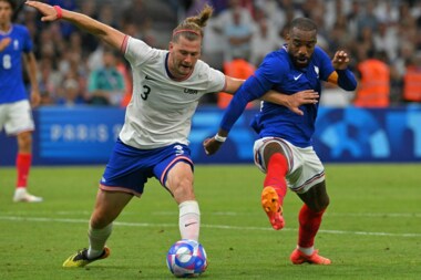 فرنسا تستهل مشوارها بأولمبياد باريس بالفوز على أمريكا 3 - 0