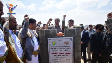 El presidente Al-Mashat coloca la primera piedra del proyecto de la Ciudad Médica de Sanaá en un altar en la Capital Sanaa