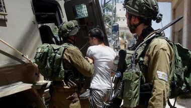 Les forces ennemies sionistes (‘israéliennes’) lancent une campagne d’arrestations lors de leurs raids sur les villes de Cisjordanie