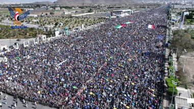 خروج مليوني بالعاصمة صنعاء نصرة لفلسطين وتأكيداً على النفير في مواجهة العدوان الأمريكي البريطاني