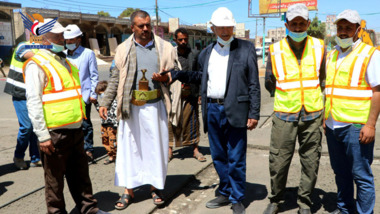 Le vice-gouverneur de Dhamar visite un projet routier