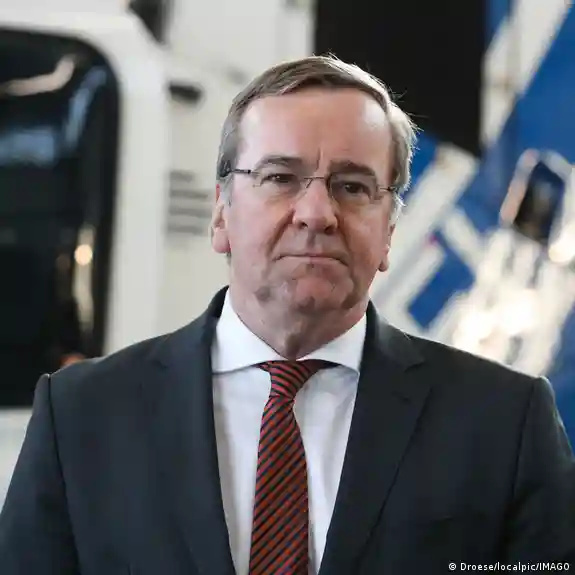 El ministro de Defensa alemán acusa a Trump de provocar el cierre del estrecho de Ormuz