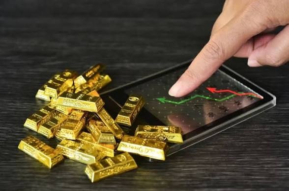 El oro sube en medio de datos de empleo débiles y caída de los precios del petróleo