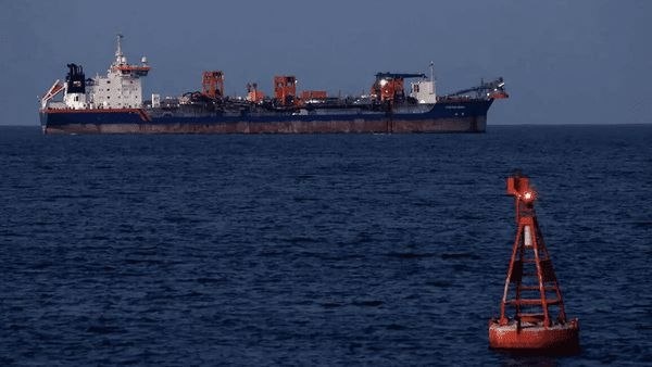 Instituto estadounidense: Las ventas de petróleo iraní se aceleran notablemente