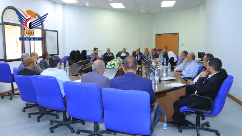 Discusión sobre las medidas adoptadas para potenciar el desarrollo académico en la Facultad de Medicina de la Universidad de Sana'a
