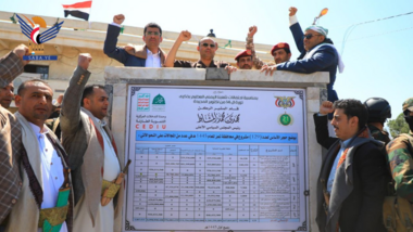 El presidente Al-Mashat inaugura y coloca la primera piedra de 235 proyectos por valor de seis mil millones y 468 millones de riales en Taiz