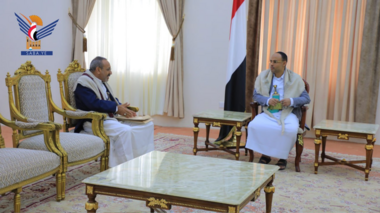 Le président Al-Mashat rencontre le directeur du Centre national d'information, l'ingénieur Al-Nimri