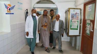 Le gouverneur de Sanaa inspecte les services de l'hôpital Martyr Muhammad Al-Durra à Jahana