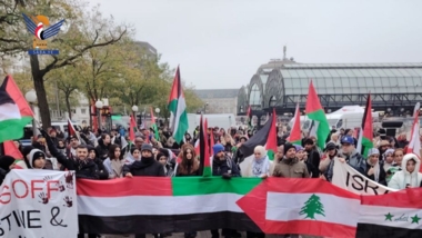 Avec la participation des communautés du Yémen, de Palestine et du Liban, une manifestation dans la ville allemande de Hambourg dénonçant le terrorisme sioniste (‘israélien’)