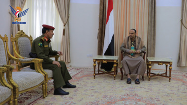 President Al-Mashat meets Defense Minister, praises armed forces' success