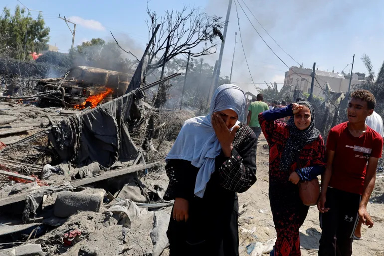 Mártir palestino fallece a causa de las heridas sufridas en un bombardeo israelí en Al-Mawasi, Khan Younis