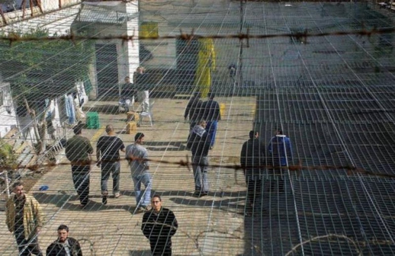 enemigo Israeli emite y renueva órdenes de detención administrativa para 48 palestinos de Cisjordania