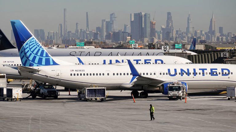 Debido a las repercusiones de la agresión estadounidense-israelí contra Irán, las aerolíneas se ven presionadas por el aumento de los precios del combustible