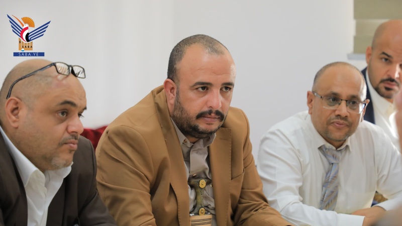 Discutir aspectos de cooperación entre la Cámara de Comercio y la oficina de la Autoridad del Dotacion en la capital.