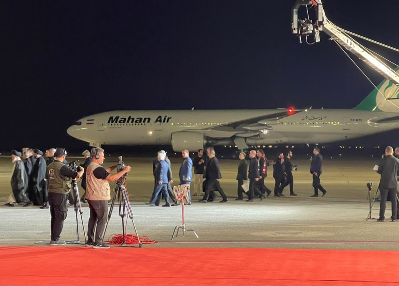 وصول الجثمان الطاهر للإمام الشهيد الخامنئي إلى النجف الأشرف