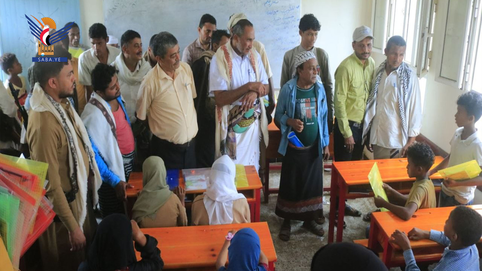 El gobernador de Hodeidah inspecciona las actividades de verano y los exámenes de certificación de educación básica en Al-Durayhimi.