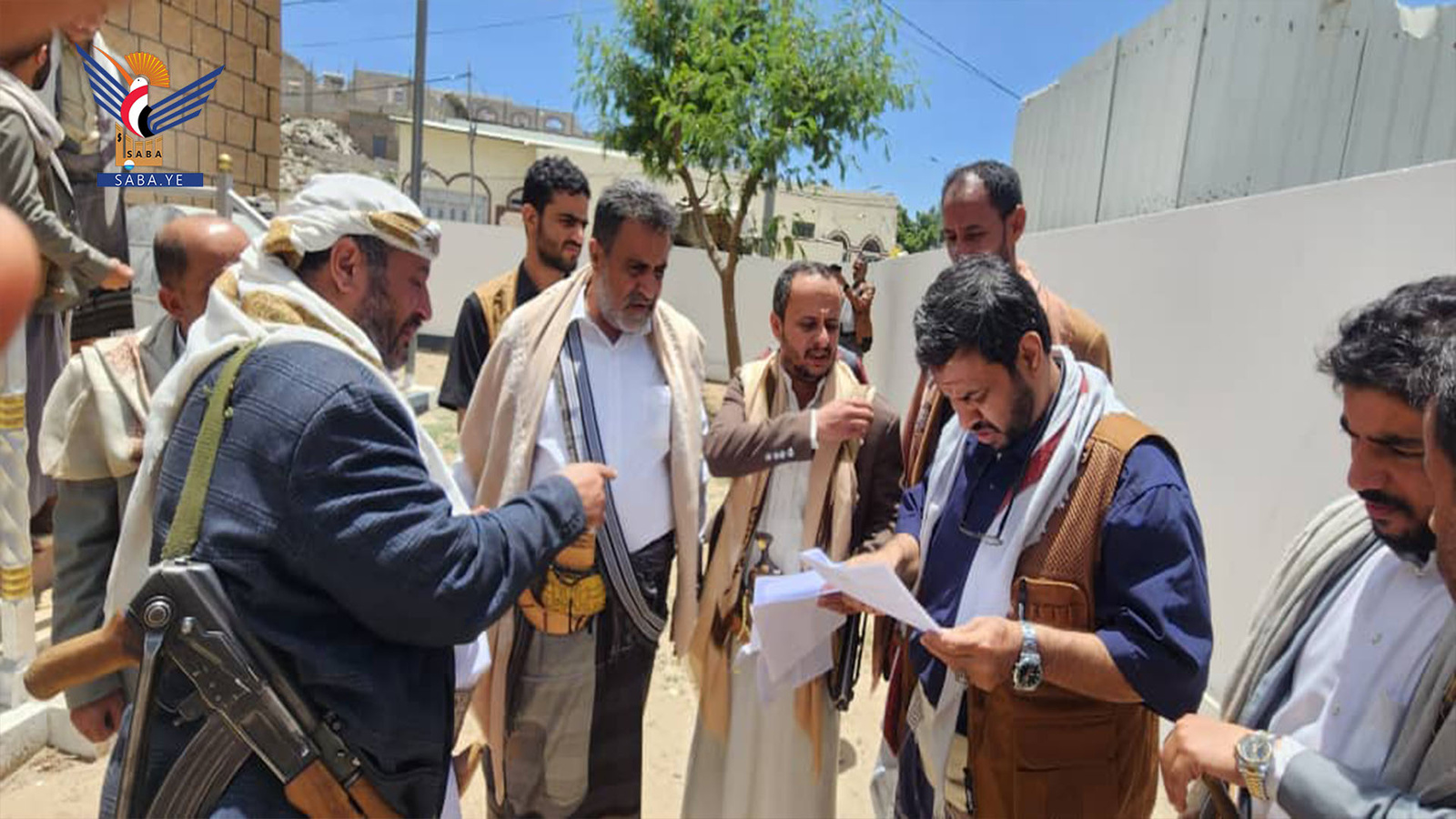 El gobernador de Al-Bayda inspecciona el progreso del proyecto de rehabilitación de la clínica veterinaria