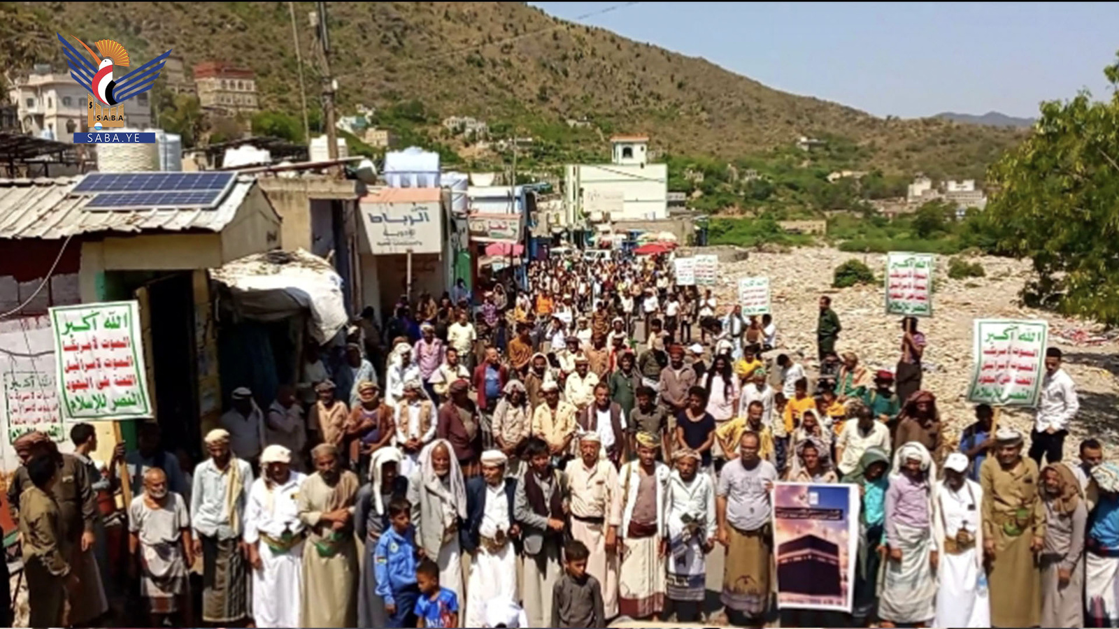 Millones de yemenitas se movilizan indignados por La Meca y la Sagrada Kaaba, rechazando cualquier insulto a los lugares sagrados