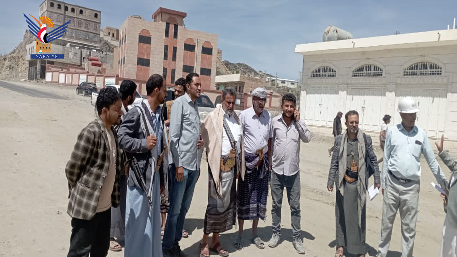 El gobernador de Al-Bayda inspecciona las obras del proyecto de la circunvalación occidental en la ciudad de Al-Bayda.