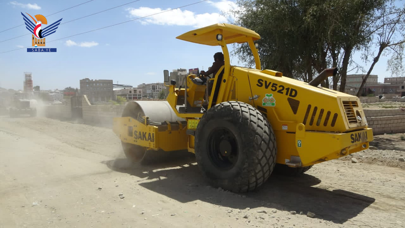 El gobernador de Al-Bayda inspecciona las obras del proyecto de la circunvalación occidental en la ciudad de Al-Bayda.