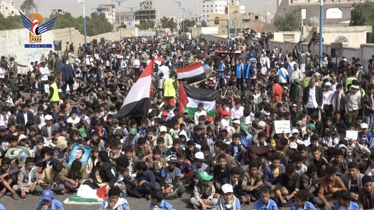 Masivas marchas estudiantiles yemenítas en solidaridad con los niños de Gaza y su compromiso de apoyarlos hasta la victoria