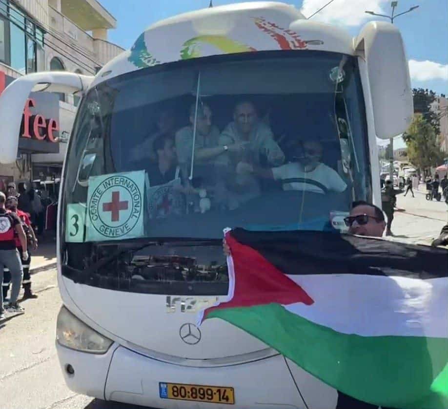 Casi 2.000 prisioneros palestinos liberados en el mayor acuerdo de intercambio de prisioneros entre la Resistencia y el enemigo israelí