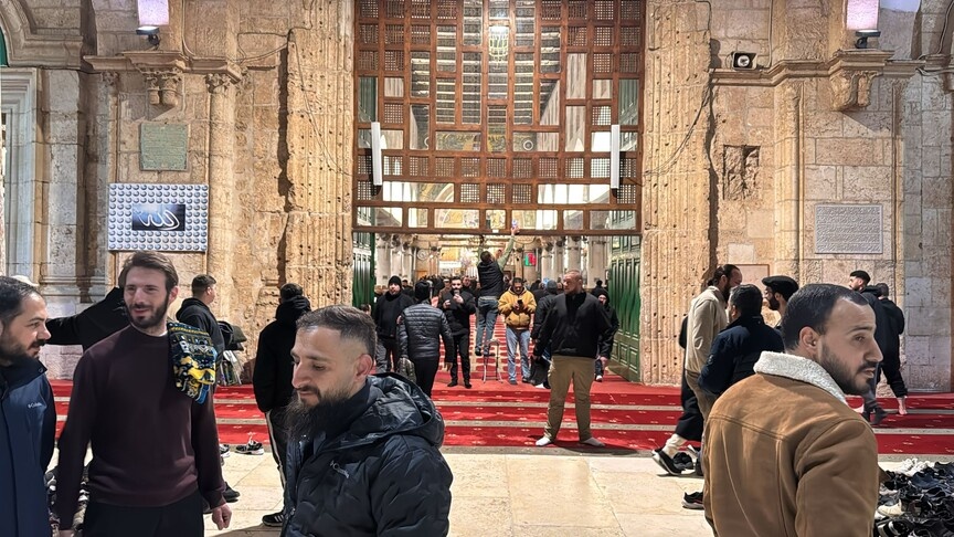 El Dr. Jamal Amr, investigador de asuntos de Jerusalén, declaró a Saba: El enemigo israelí ha acabado con el control musulmán sobre la mezquita de Al-Aqsa