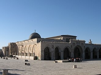 El Dr. Jamal Amr, investigador de asuntos de Jerusalén, declaró a Saba: El enemigo israelí ha acabado con el control musulmán sobre la mezquita de Al-Aqsa