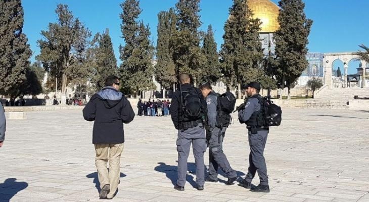 El Dr. Jamal Amr, investigador de asuntos de Jerusalén, declaró a Saba: El enemigo israelí ha acabado con el control musulmán sobre la mezquita de Al-Aqsa