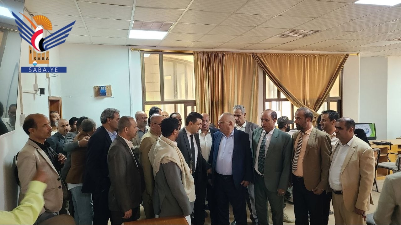 Debates sobre la mejora del rendimiento en la Universidad de Dhamar e inspección del equipamiento de la Facultad de Informática