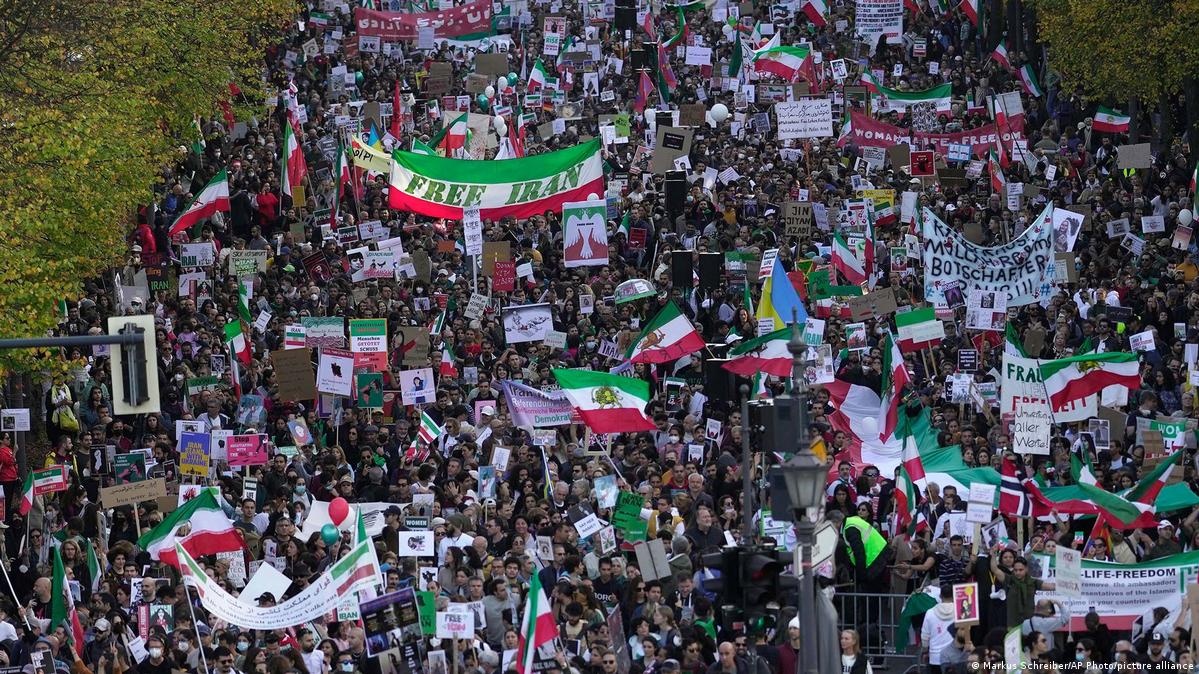 Las manifestaciones de un millón de personas en Irán: una “respuesta aplastante”, una postura disuasoria y una confirmación de la adhesión del pueblo al régimen y de su conocimiento de las conspiraciones.