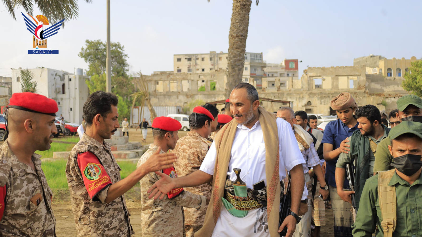 El ambiente de Eid la fiesta  en Hodeidah está impregnado de espiritualidad, y las visitas sobre el terreno elevan la moral de las tropas allí estacionadas.