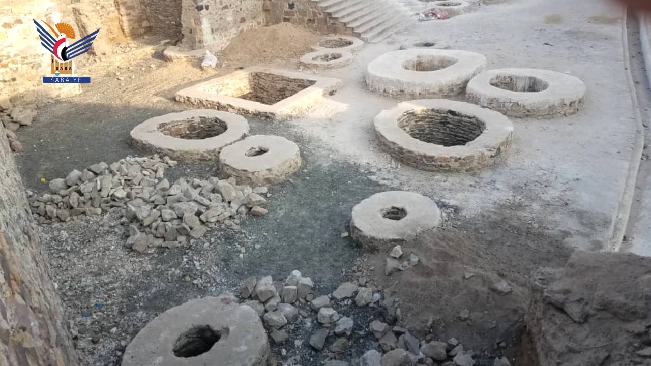 La Oficina de la Autoridad de Dotaciones de Taiz: Esfuerzos excepcionales para restaurar la histórica mezquita Al-Jund